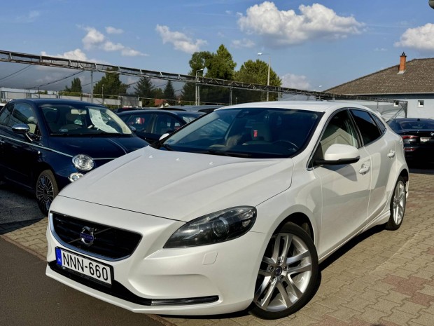 Volvo V40 2.0 D [D3] Summum R-Design Geartronic...